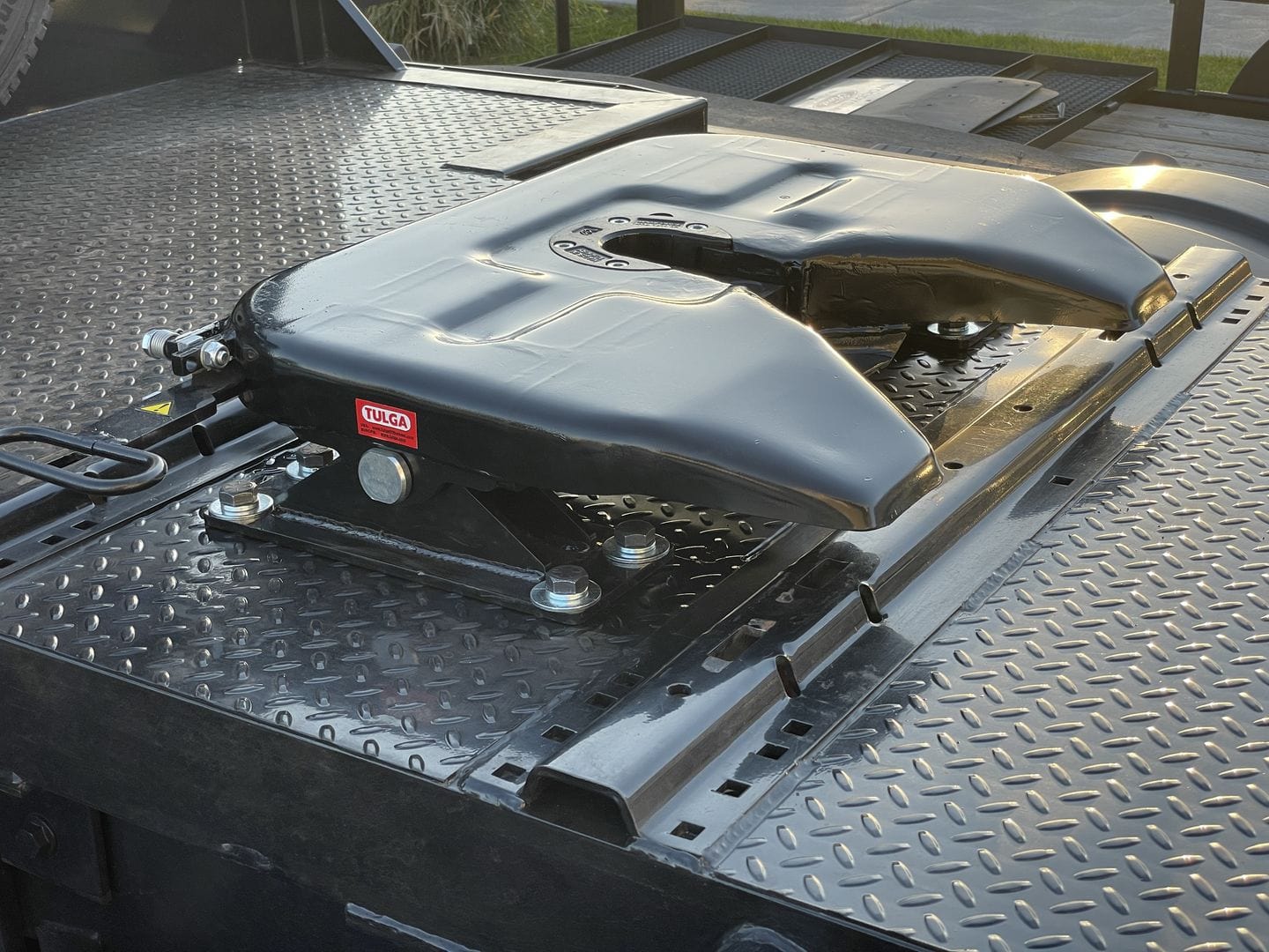 Low profile fifth wheel hitches, 5th wheel hitch